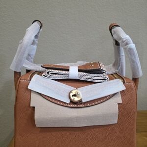 Elegant Tan Leather Box Shoulder bag and Crossbody